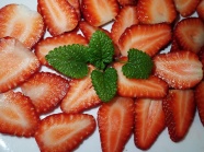 草莓水果切片图片