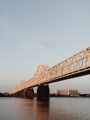 跨海钢铁大桥图片