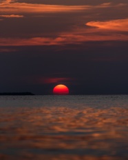 海上夕阳西下图片