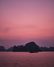 紫色黄昏山水风景图片
