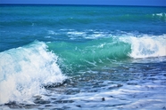 夏天大海海浪浪花图片