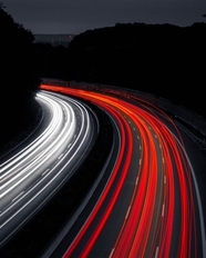 夜晚光痕迹高速公路图片