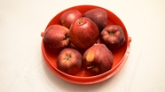 水果盘新鲜红苹果图片