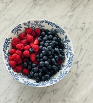 一碗蓝莓覆盆子图片