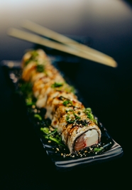 日本美味三文鱼寿司卷图片