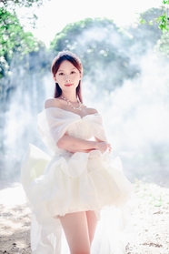 亚洲清纯女孩白色婚纱写真摄影图片