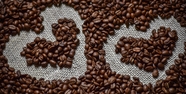 爱心咖啡豆造型摄影图片