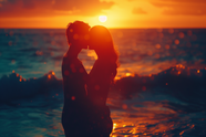 日暮黄昏海边浪漫相拥情侣写真图片