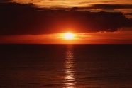 海上日落余晖图片