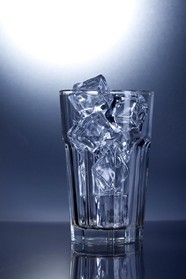 高清玻璃杯图片下载