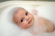 高清婴儿洗澡图片下载