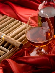 红丝绸香烟美酒图片
