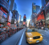 街头黄色出租车图片