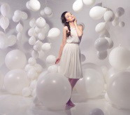 白色美女图片