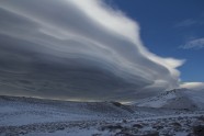 低空云雪景图片