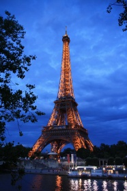 法国巴黎铁塔夜景图片