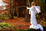 白色天使造型美女图片