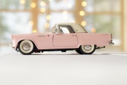 粉色汽车玩具图片