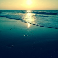 非主流日落蓝色海滩图片