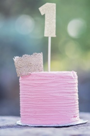 粉色多层生日蛋糕图片