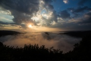 清晨云雾景观图片
