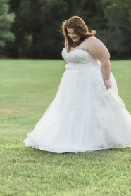 肥胖女人婚纱图片