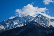 冬季雪山风景图片