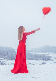 冬季红裙美女唯美图片