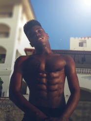 非洲肌肉男帅哥图片