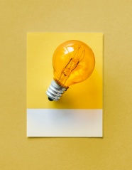 黄色玻璃灯泡图片