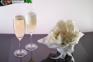 桌面香槟酒图片
