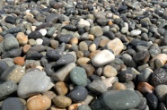 海滩光滑鹅卵石图片