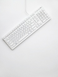 白色台式电脑键盘图片