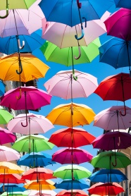 多彩雨伞天幕图片