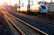 黄昏火车轨道风景图片