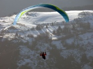 高地滑翔伞降落图片
