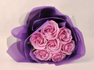 紫色玫瑰花束图片