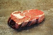 一块生牛肉图片