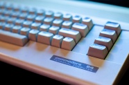 白色计算机键盘图片