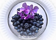 一碗蓝莓果图片