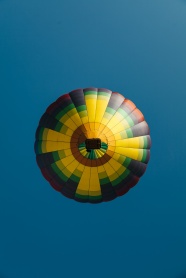 高清七彩热气球图片