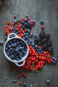 新鲜蓝莓桑葚树果图片