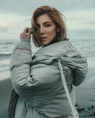 海边非主流美女写真图片