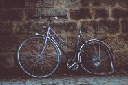 废旧自行车图片