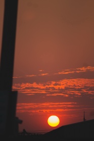 傍晚天空落日夕阳图片