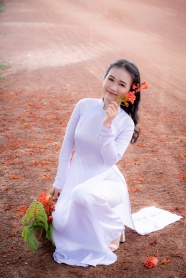 改良旗袍装美女图片