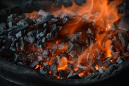 木炭燃烧火焰图片