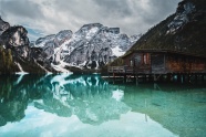 唯美雪山湖泊风景图片