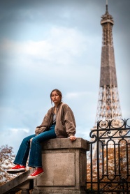 巴黎铁塔女孩图片