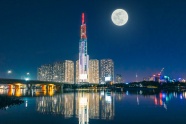 滨海城市灯光夜景图片